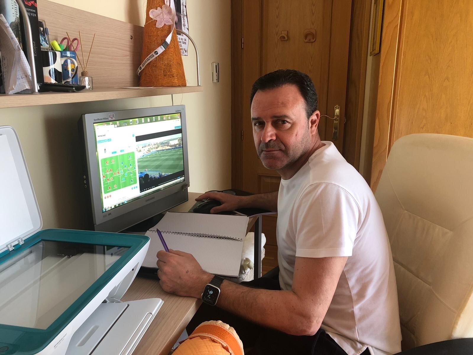 José María Salmerón trabajando desde casa.