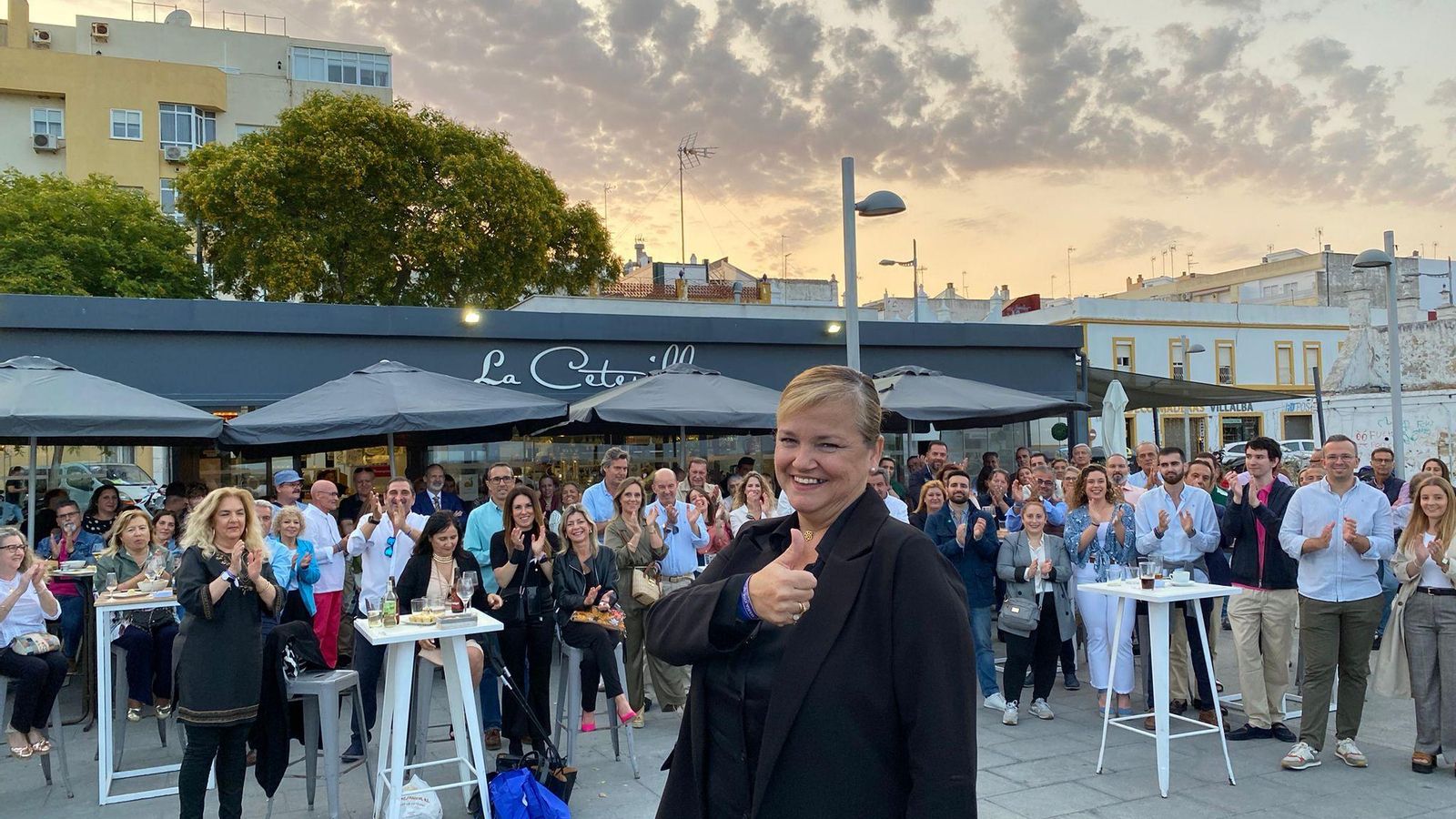 María José de Alba durante el cierre de la campaña del PP en San Fernando.