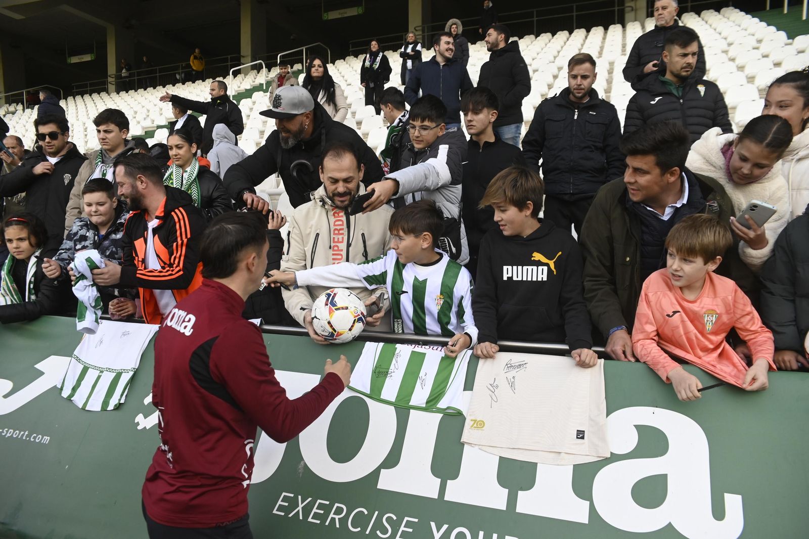 Las mejores fotos del entrenamiento a puerta abierta del Córdoba CF por el Día de Reyes