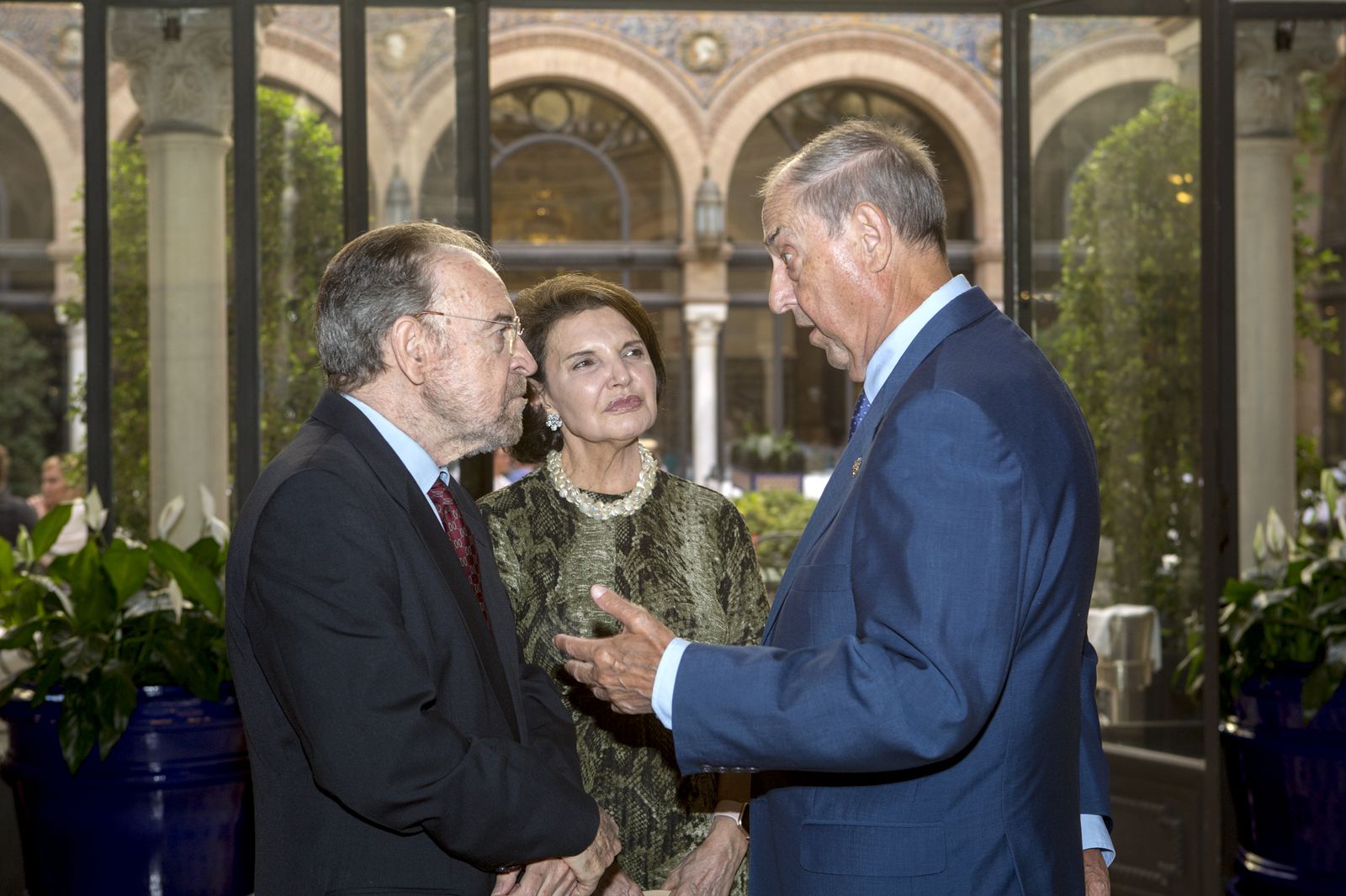 Las imágenes de la entrega de la Beca Manuel Olivencia