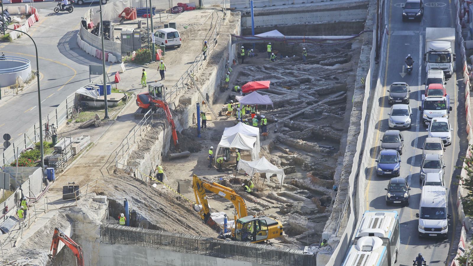 Vista de los trabajos que se realizan en la zona de la Avenida de Andalucía, en el cruce con Nazareno del Paso.