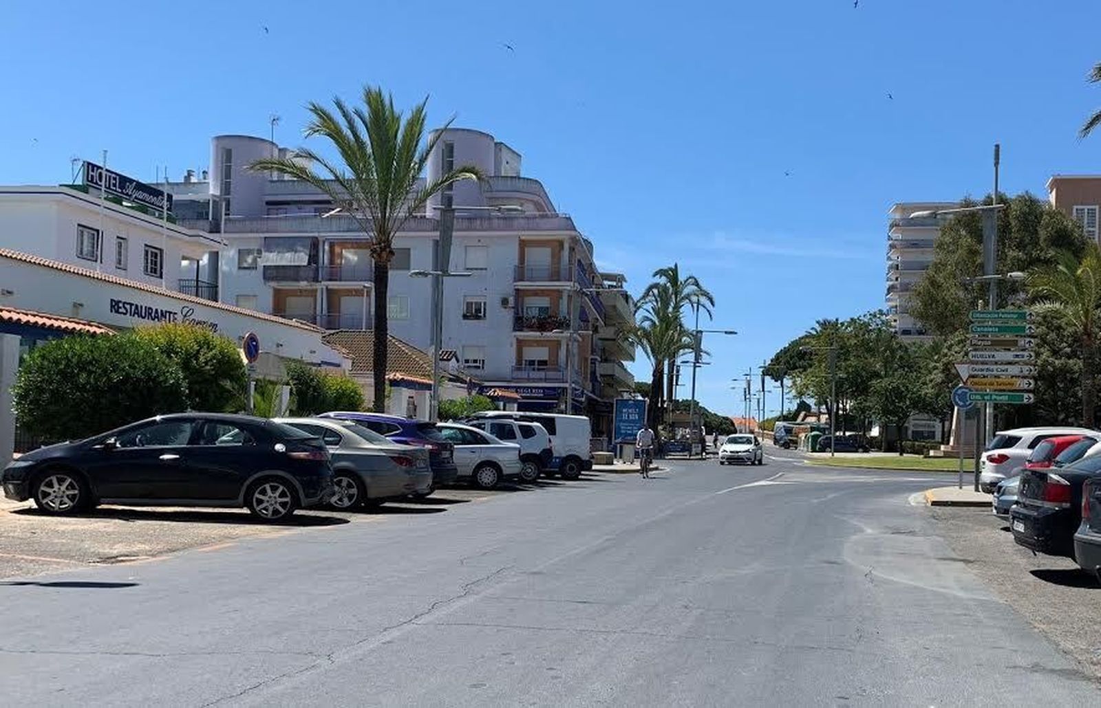 Una callle de Punta Umbría con regulación ORA