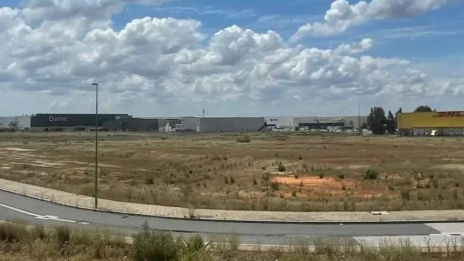 Vista de los terrenos del Parque Logístico de Carmona donde Pilatus construirá su fábrica de jets