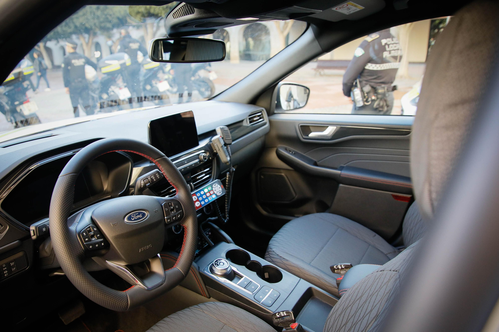 Presentación vehículos y motos policía local en imágenes