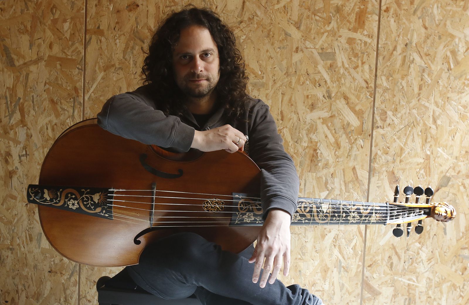 El intérprete, director y compositor, fotografiado esta semana en su estudio del casco histórico de Sevilla.