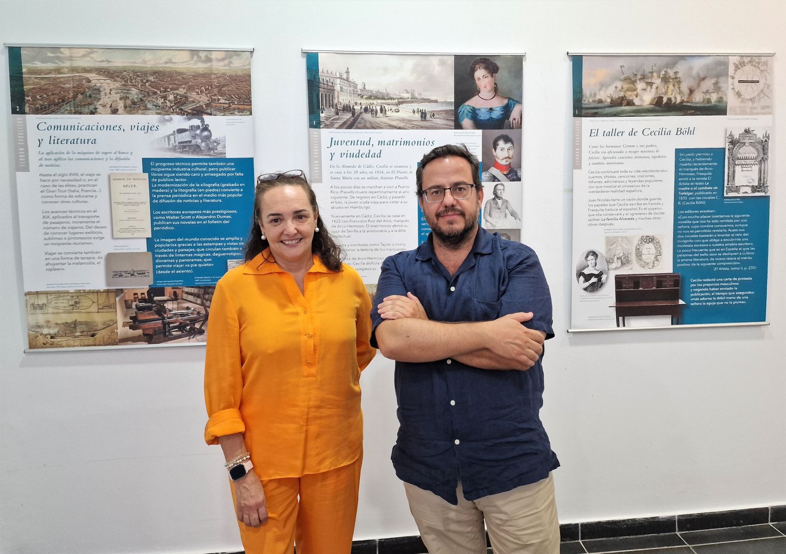 El concejal de Cultura, con la directora de las bibliotecas municipales.
