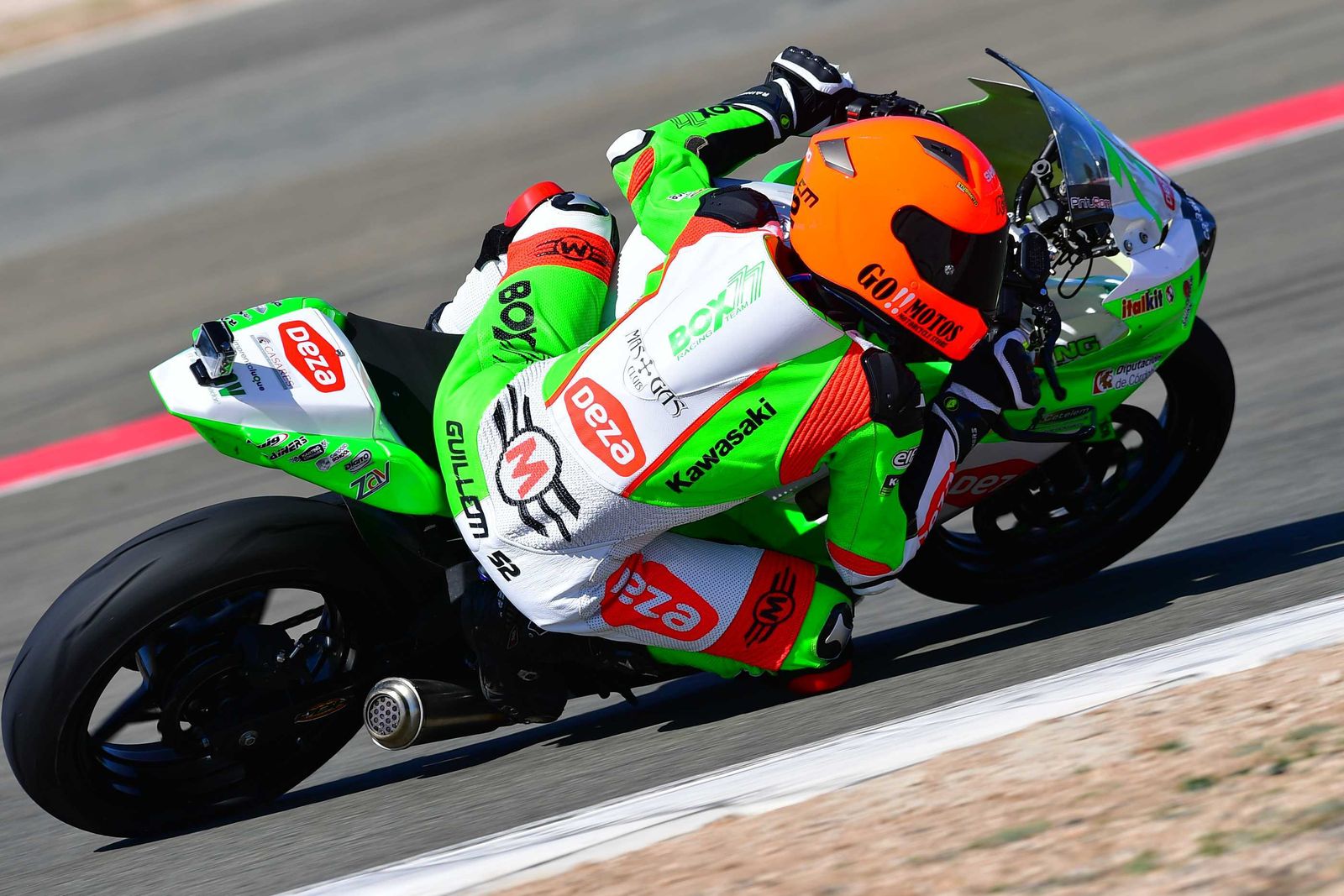 Guillem Erill toma una curva durante una competición de la presente temporada.