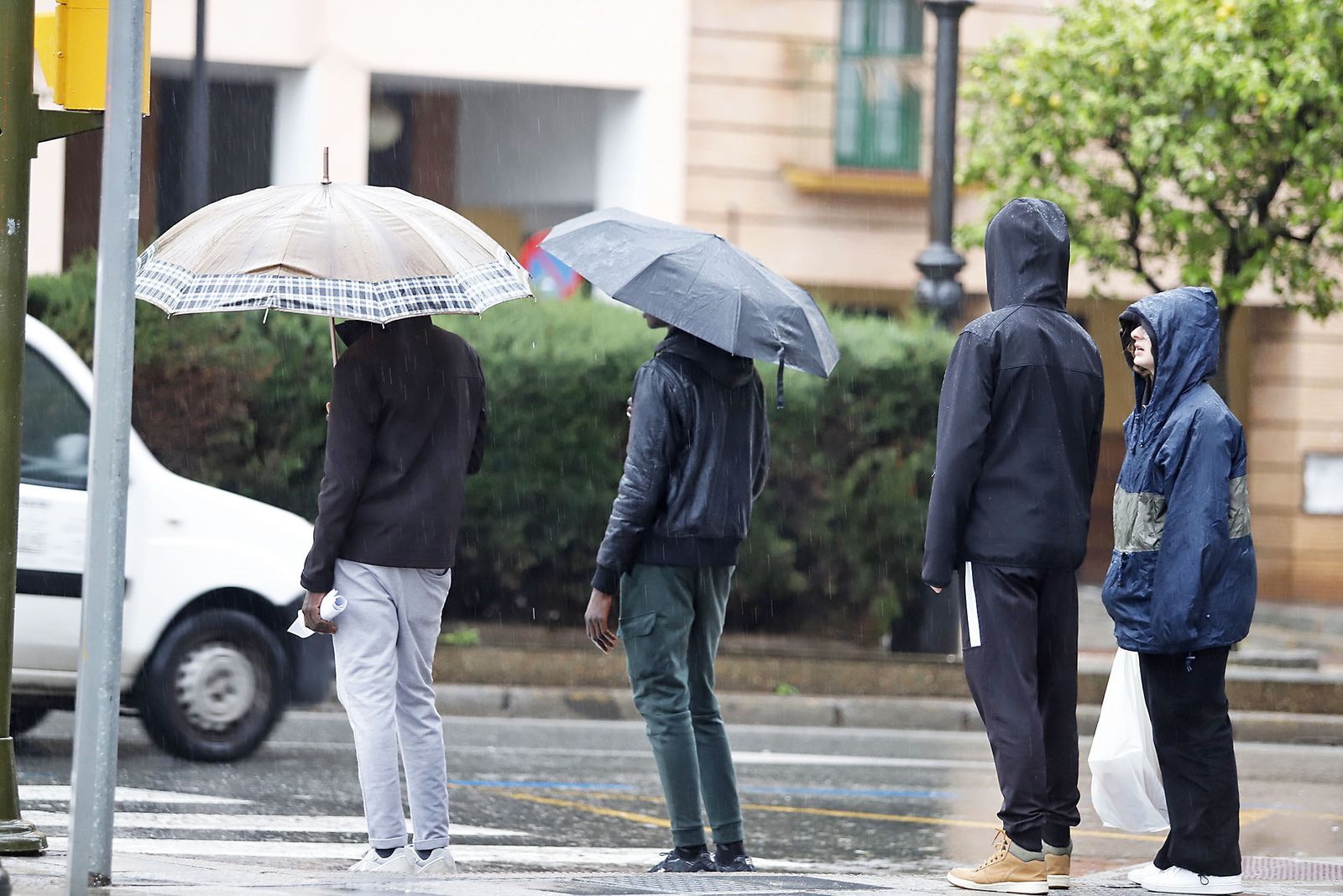imágenes de la lluviosa mañana en Huelva