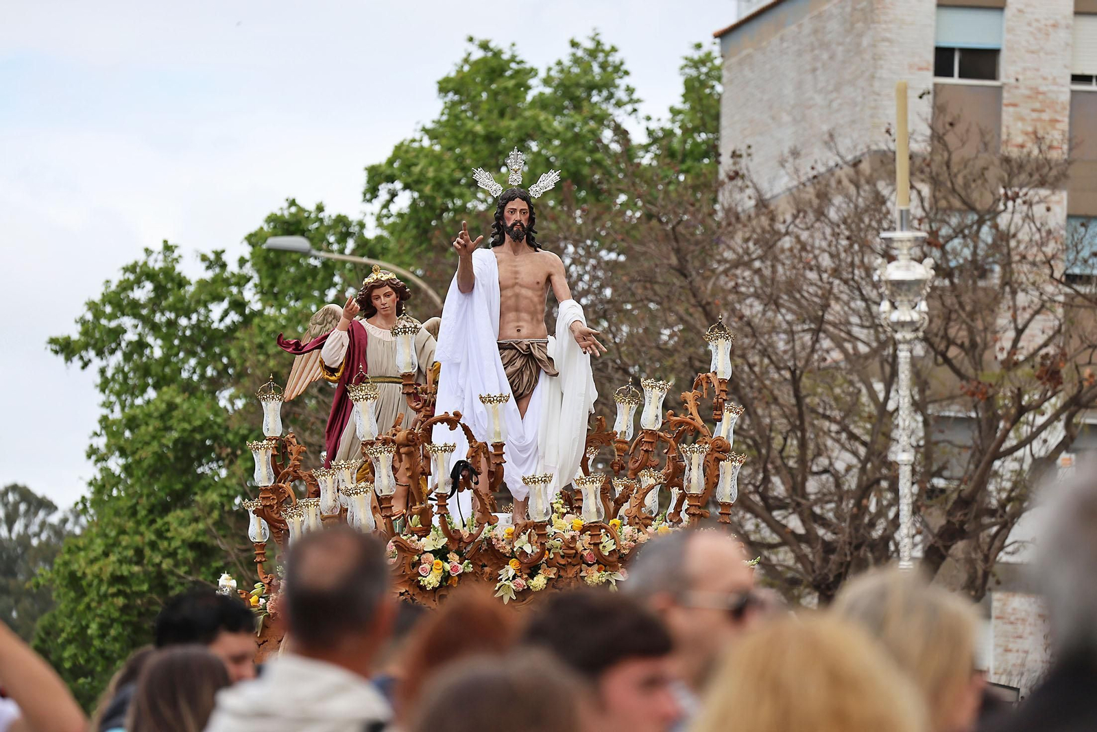 Imágenes de El Resucitado por el barrio de La Hispanidad