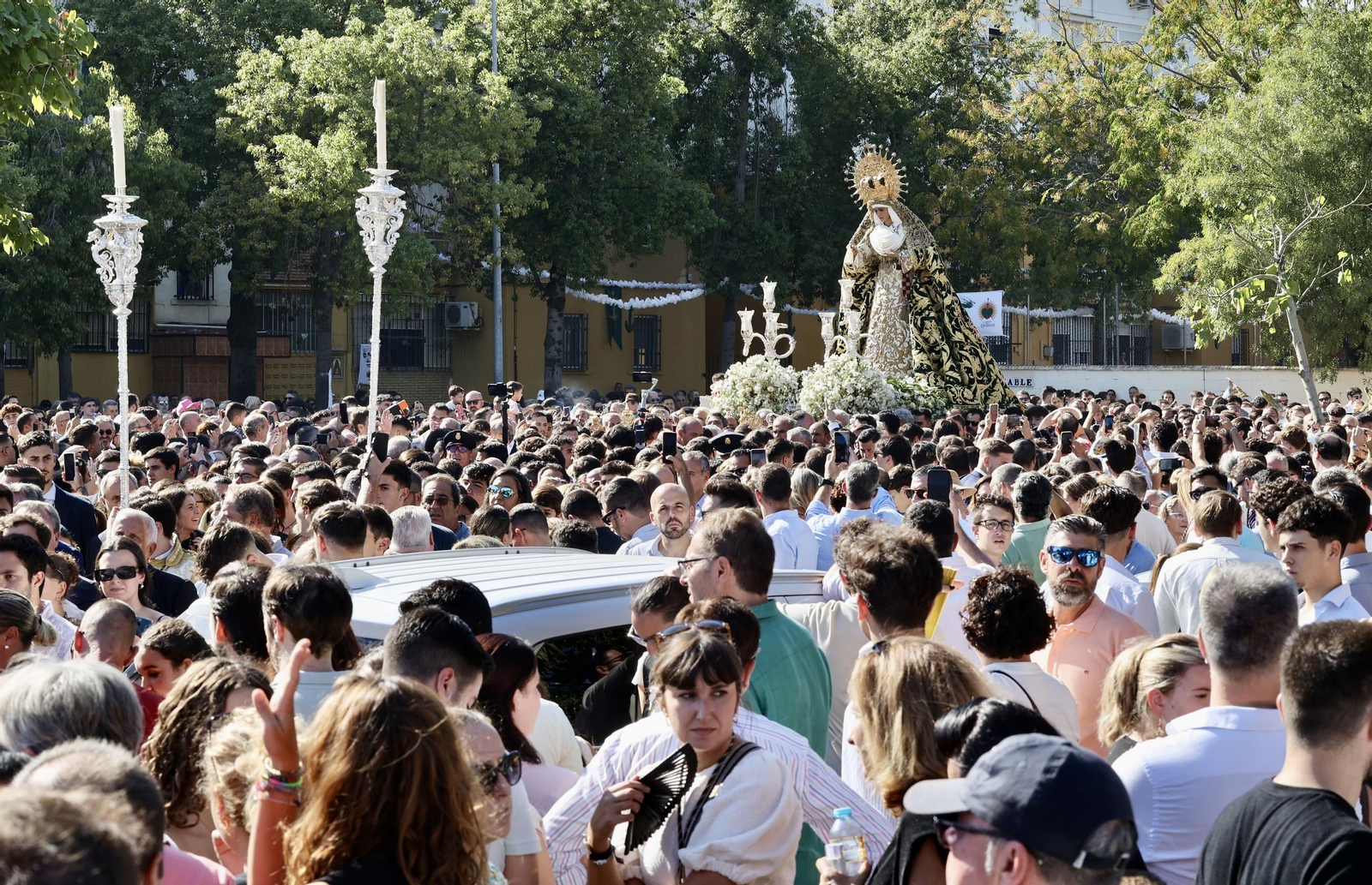 Fotos de la Misión de la Esperanza de Triana: del Tiro de Línea a las Letanías