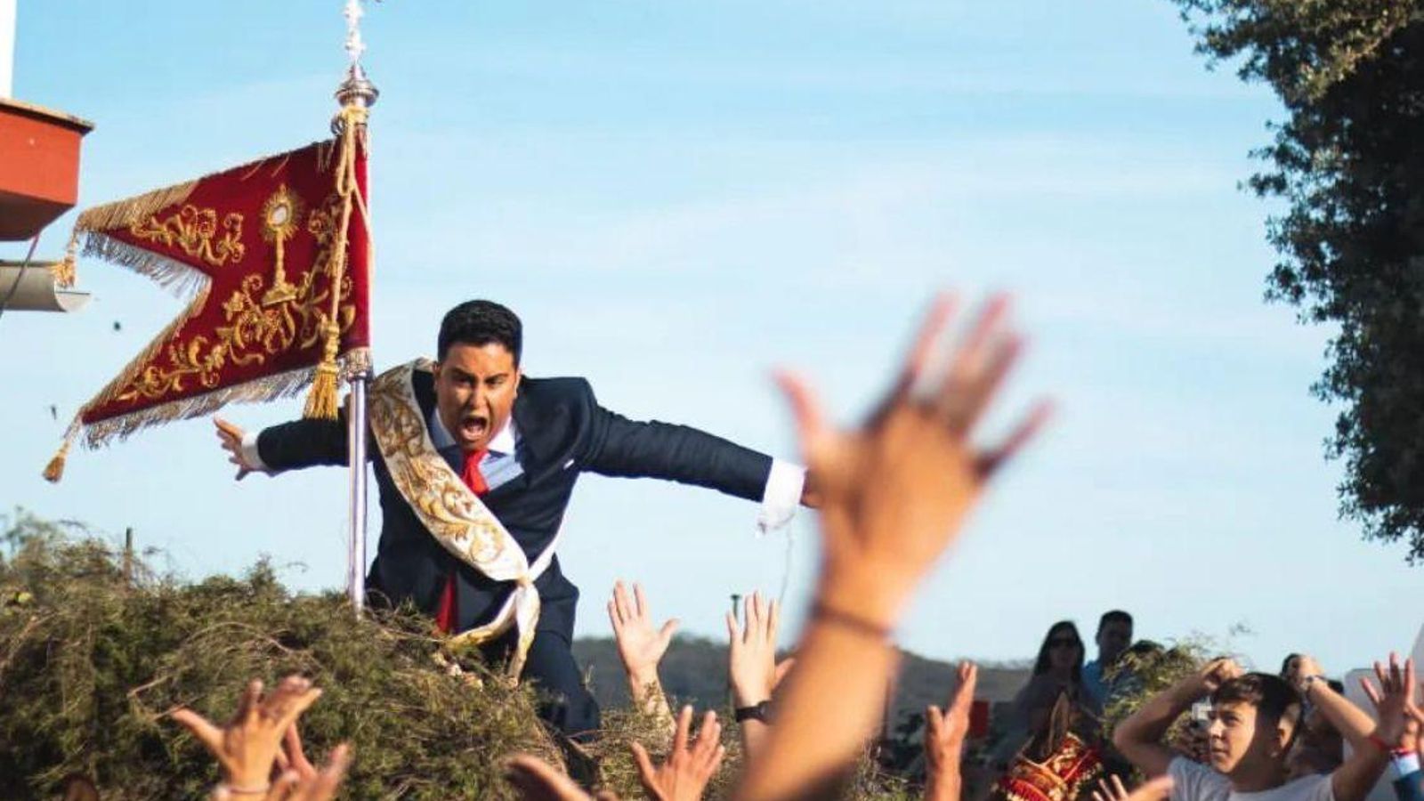 Mozo en las Cruces de mayo de Berrocal.