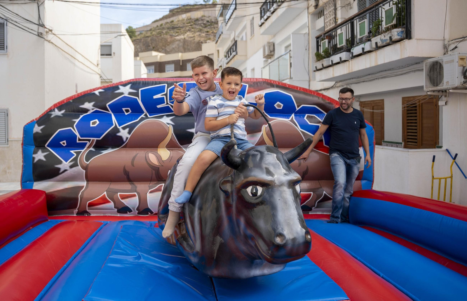 Las imágenes del taller de toros para niños y toro mecánico en Macael