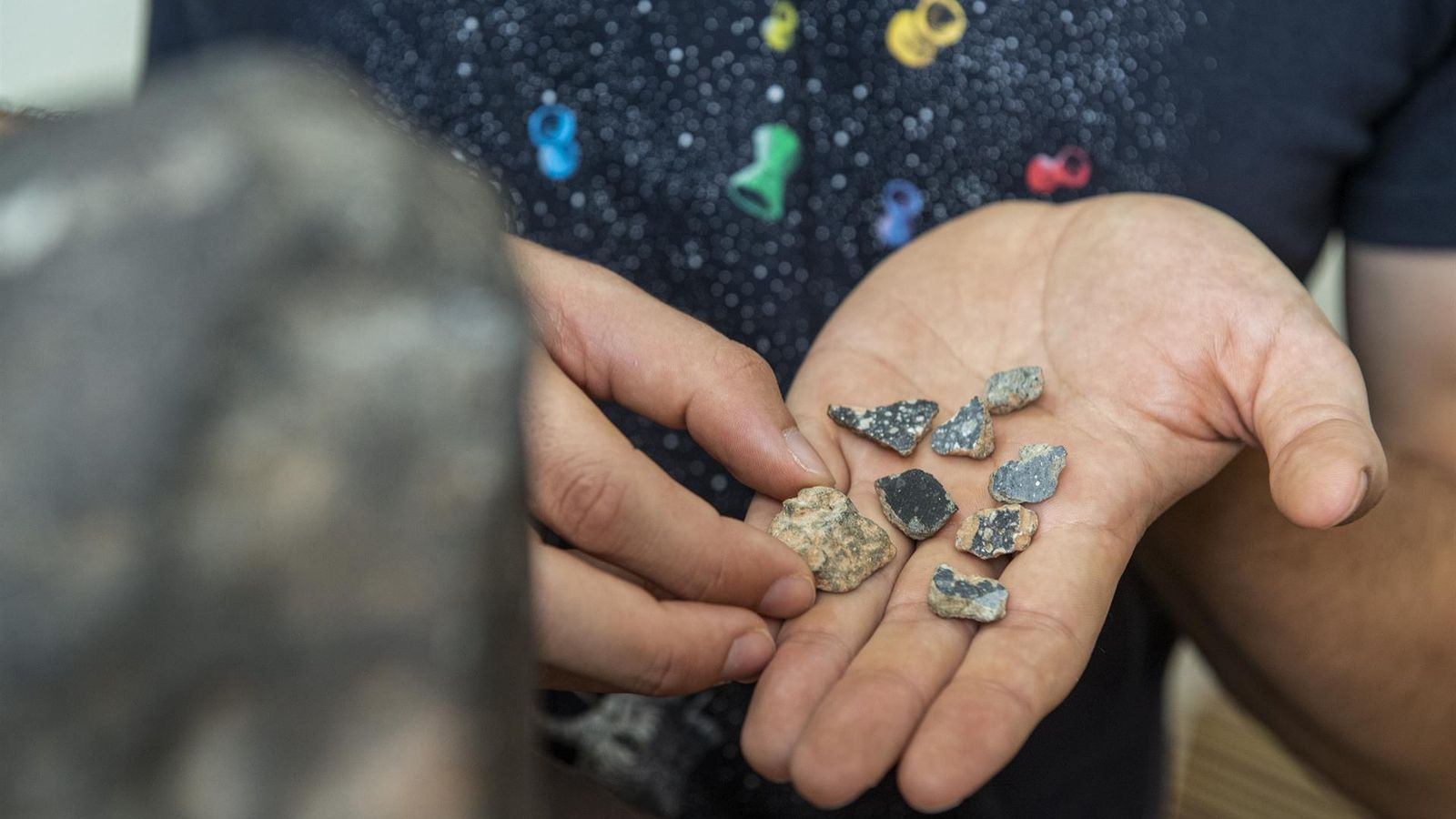 Algunos de los pequeños meteoros que colecciona Contreras