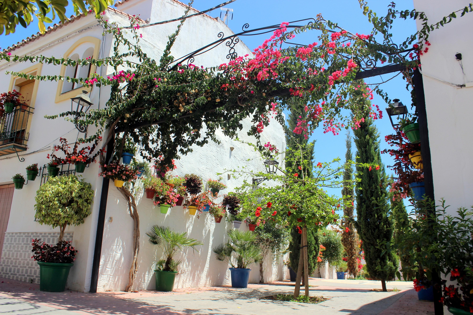 Vista del Pasaje Felipe Campuzano, en el casco antiguo de Estepona.