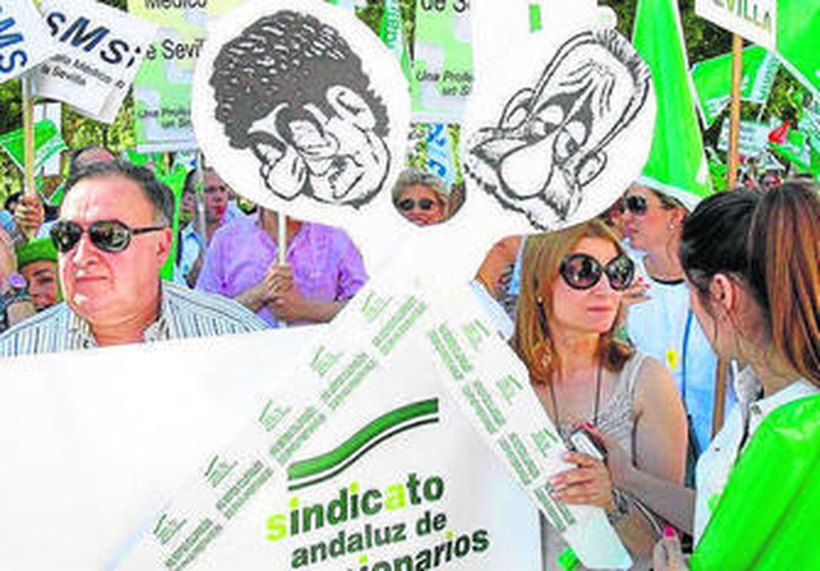 Protesta de empleados públicos por los recortes de la Junta.