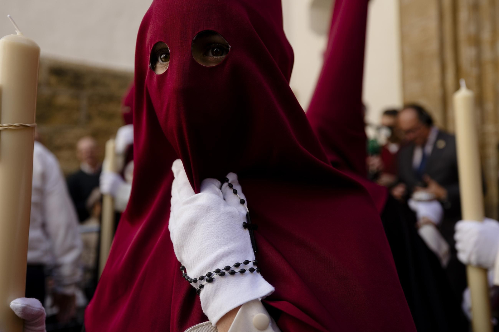 Imágenes de la salida de Sentencia en la Semana Santa de Cádiz 2025