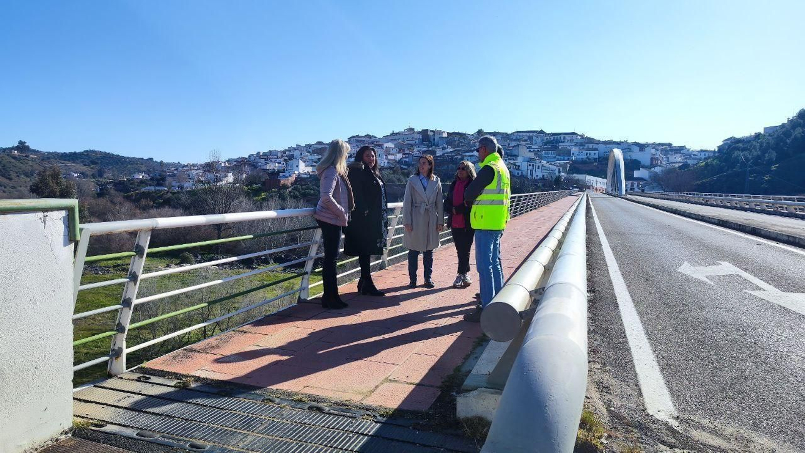 Puente de acceso a Montoro.