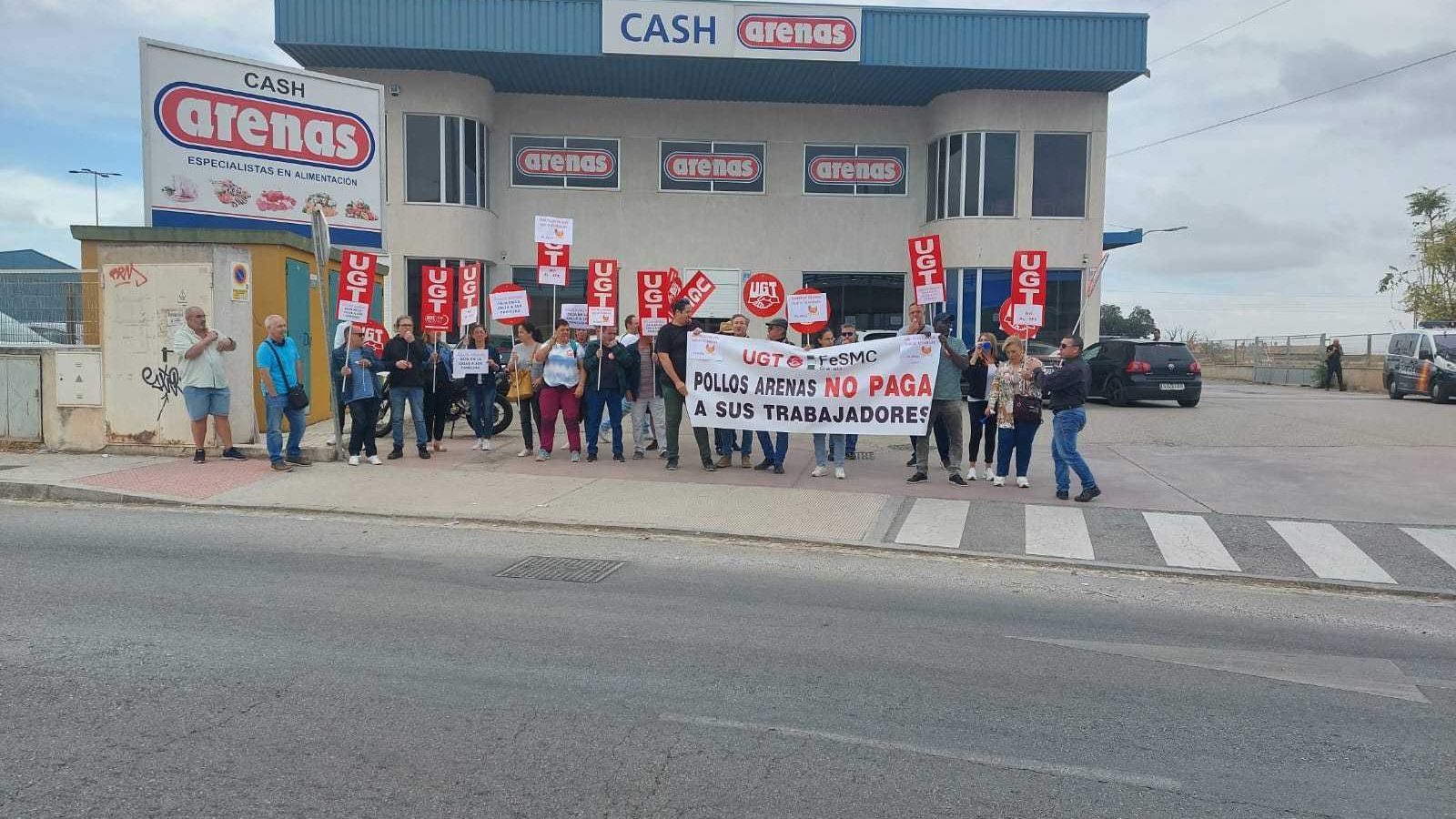Protesta ante las instalaciones de la empresa.