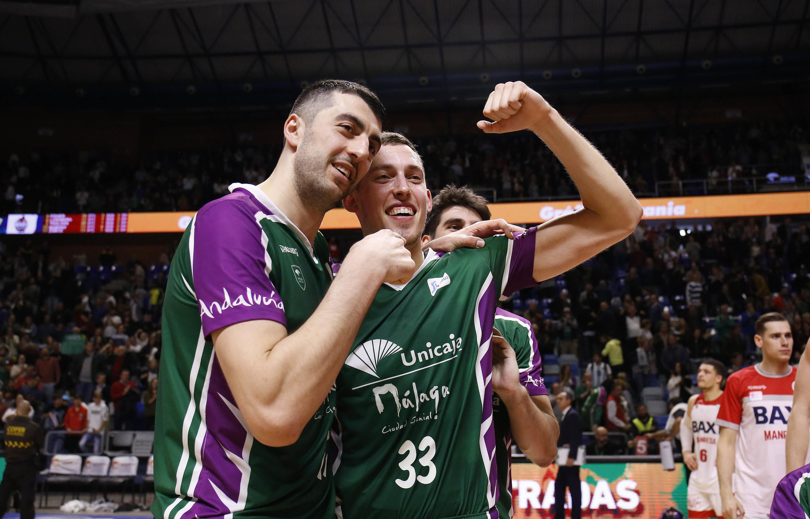 Wiltjer y Shermadini celebran el triunfo.