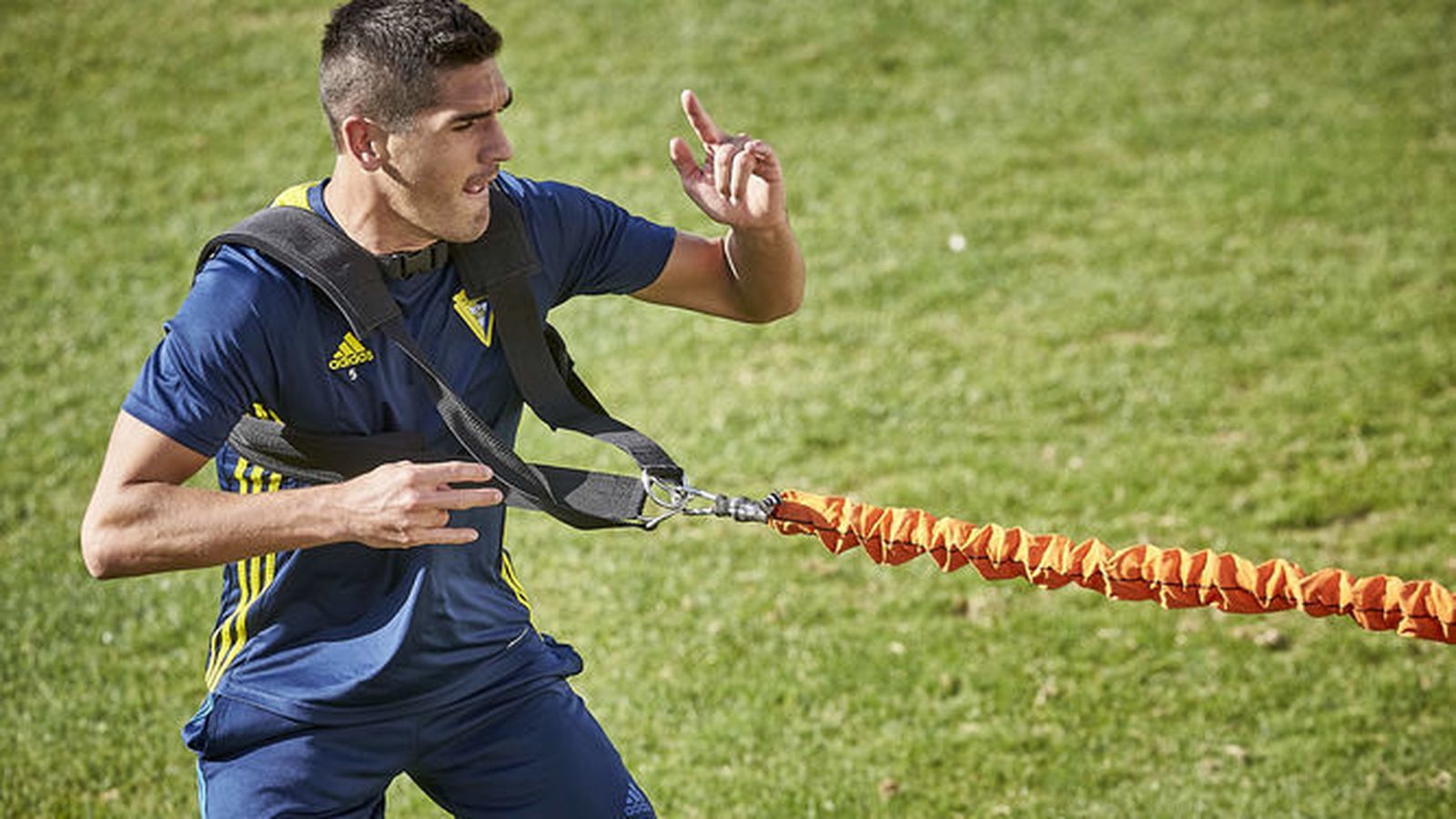 Garrido hacer ejercicios de fuerza durante un entrenamiento.