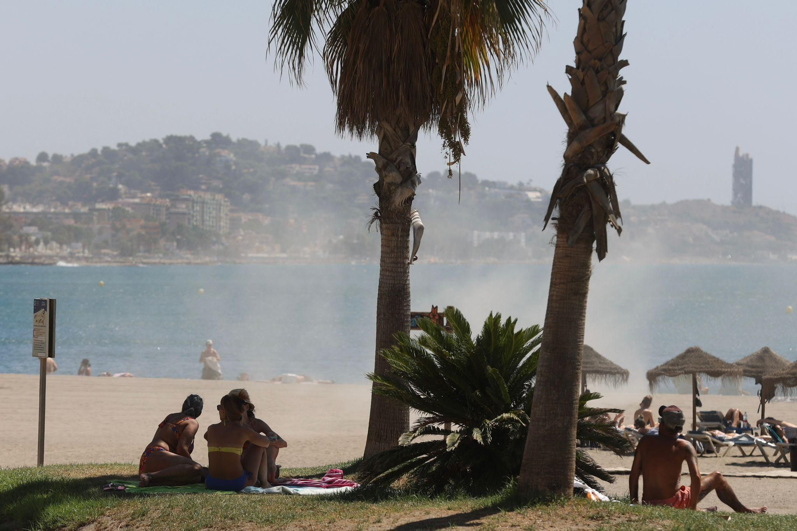 Las fotos del día de fuertes vientos en las playas de Málaga