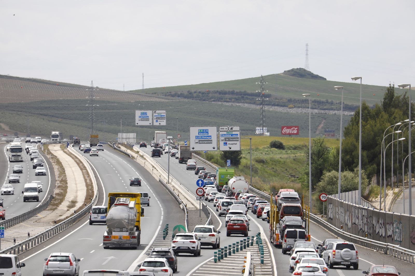 Circunvalación de la A-4 a su paso por la capital.