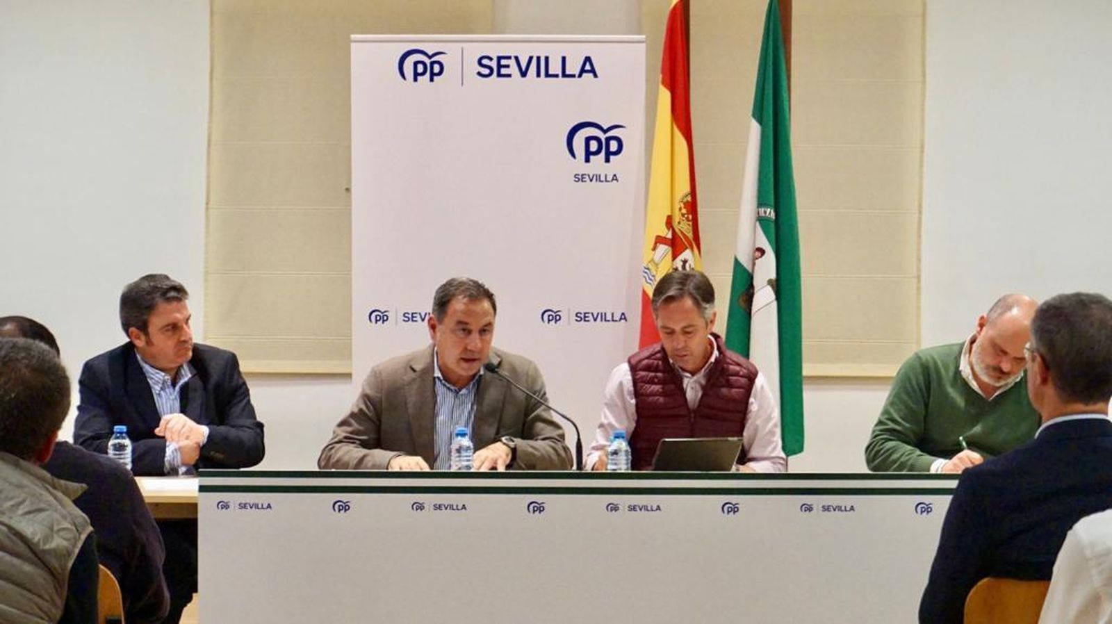 Ricardo Sánchez, presidente del Partido Popular de Sevilla, en una visita a la Sierra Sur de Sevilla.