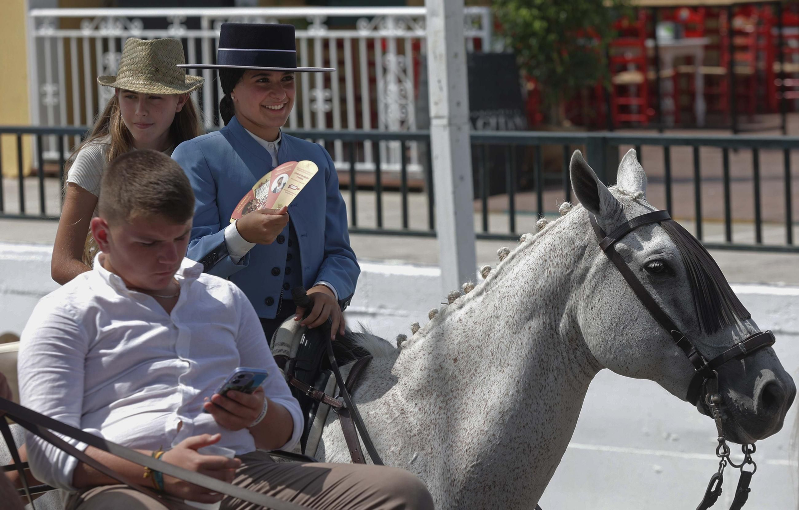 Búscate en las fotos del Domingo Rociero en la Feria Real de San Roque 2025