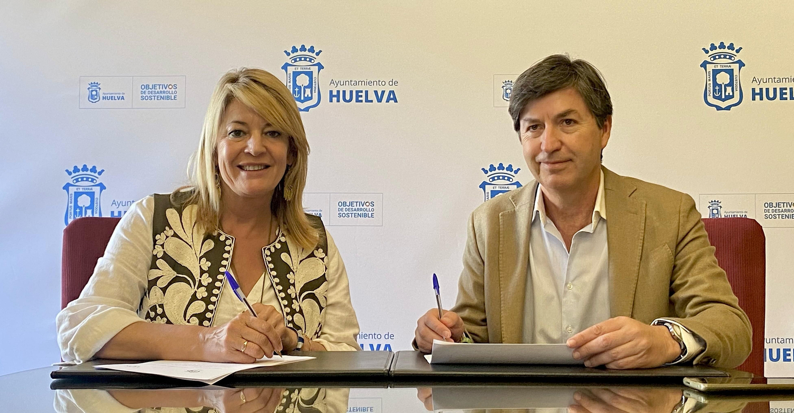 PP y Vox sellan el acuerdo de la investidura de Pilar Miranda.