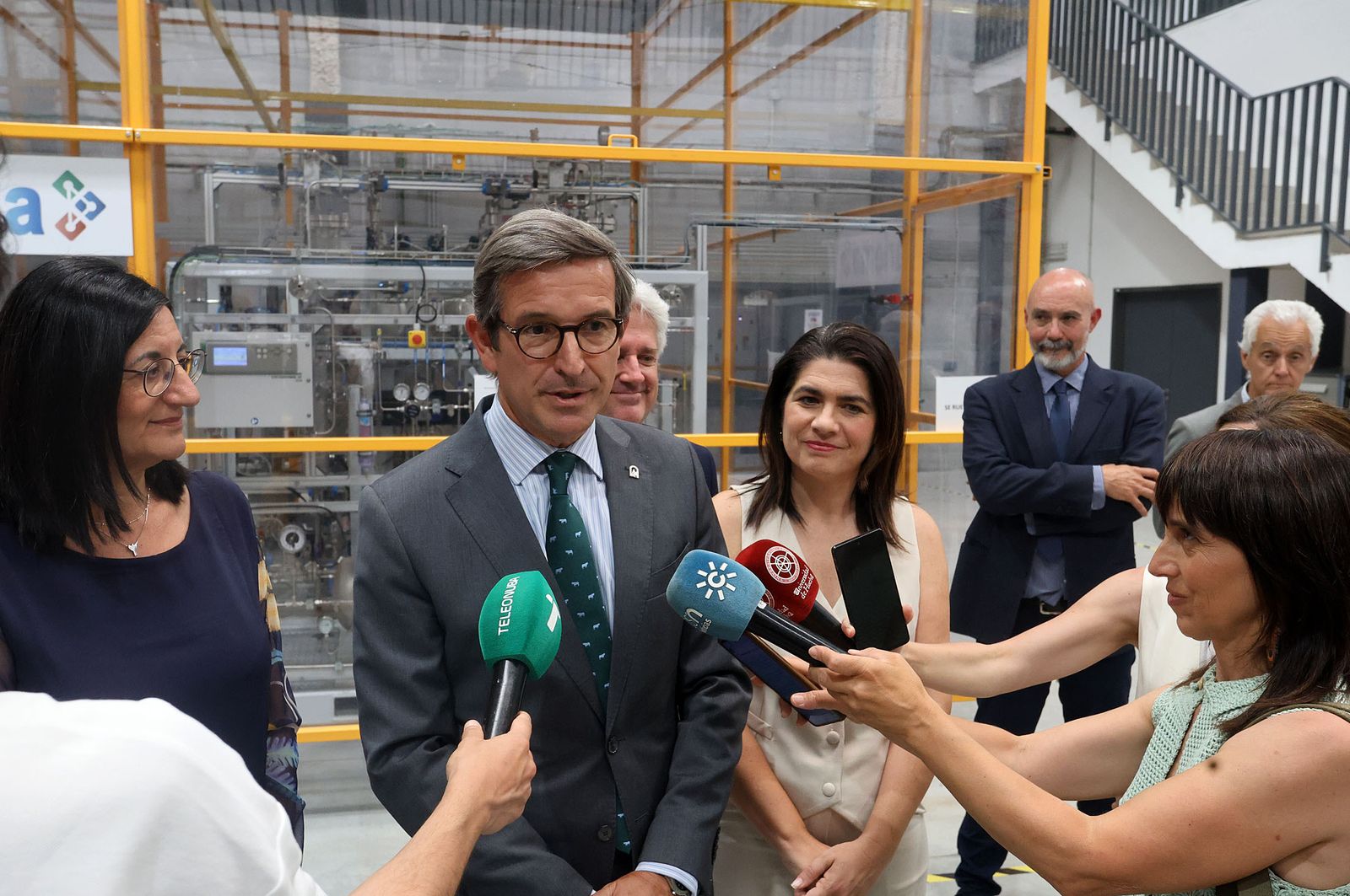 Imágenes de la visita de Jorge Paradela a las instalaciones de la empresa Ariema Energía y Medioambiente SL, especializada en hidrógeno verde