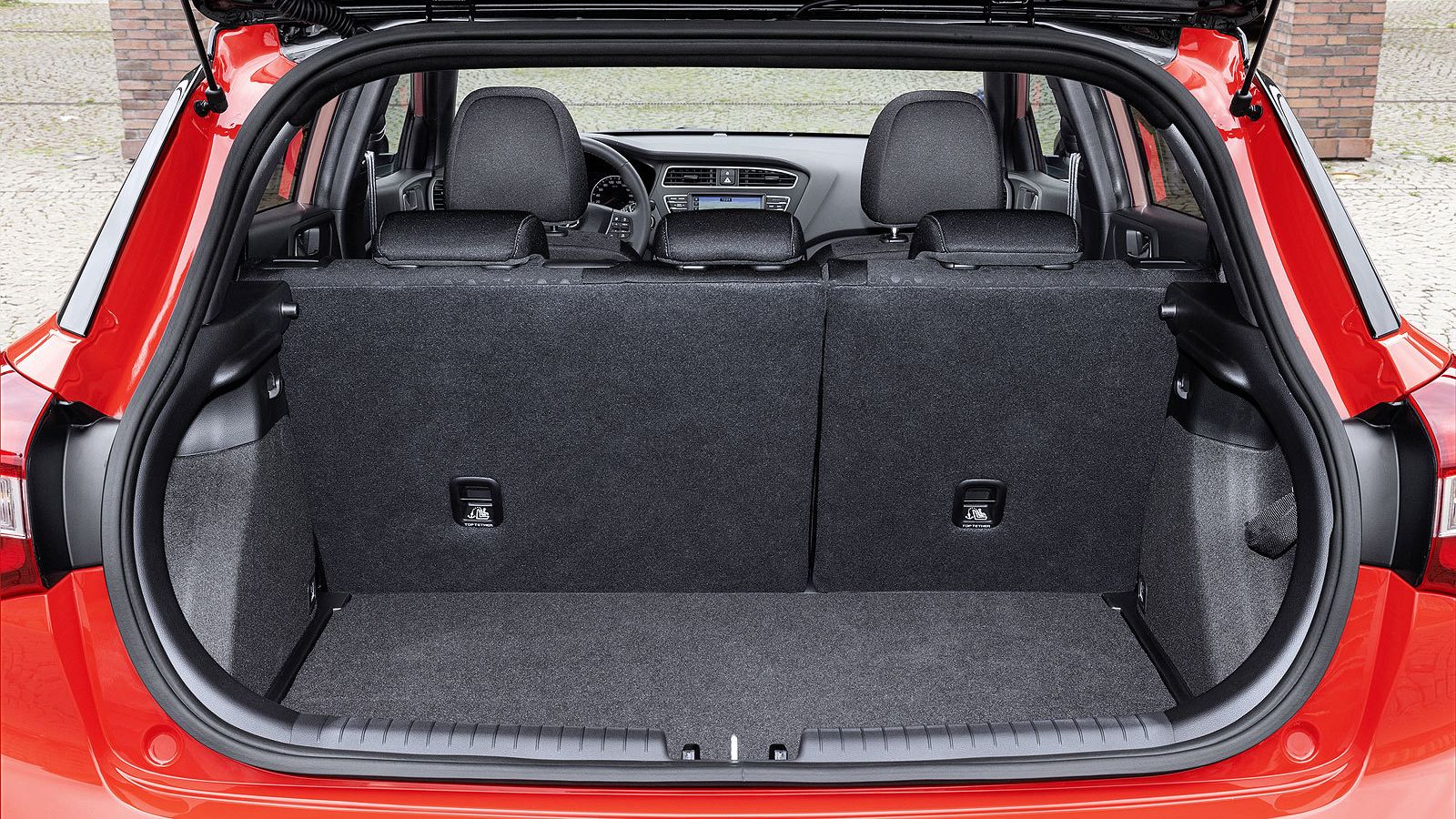 El maletero cuenta con 326 litros de capacidad.