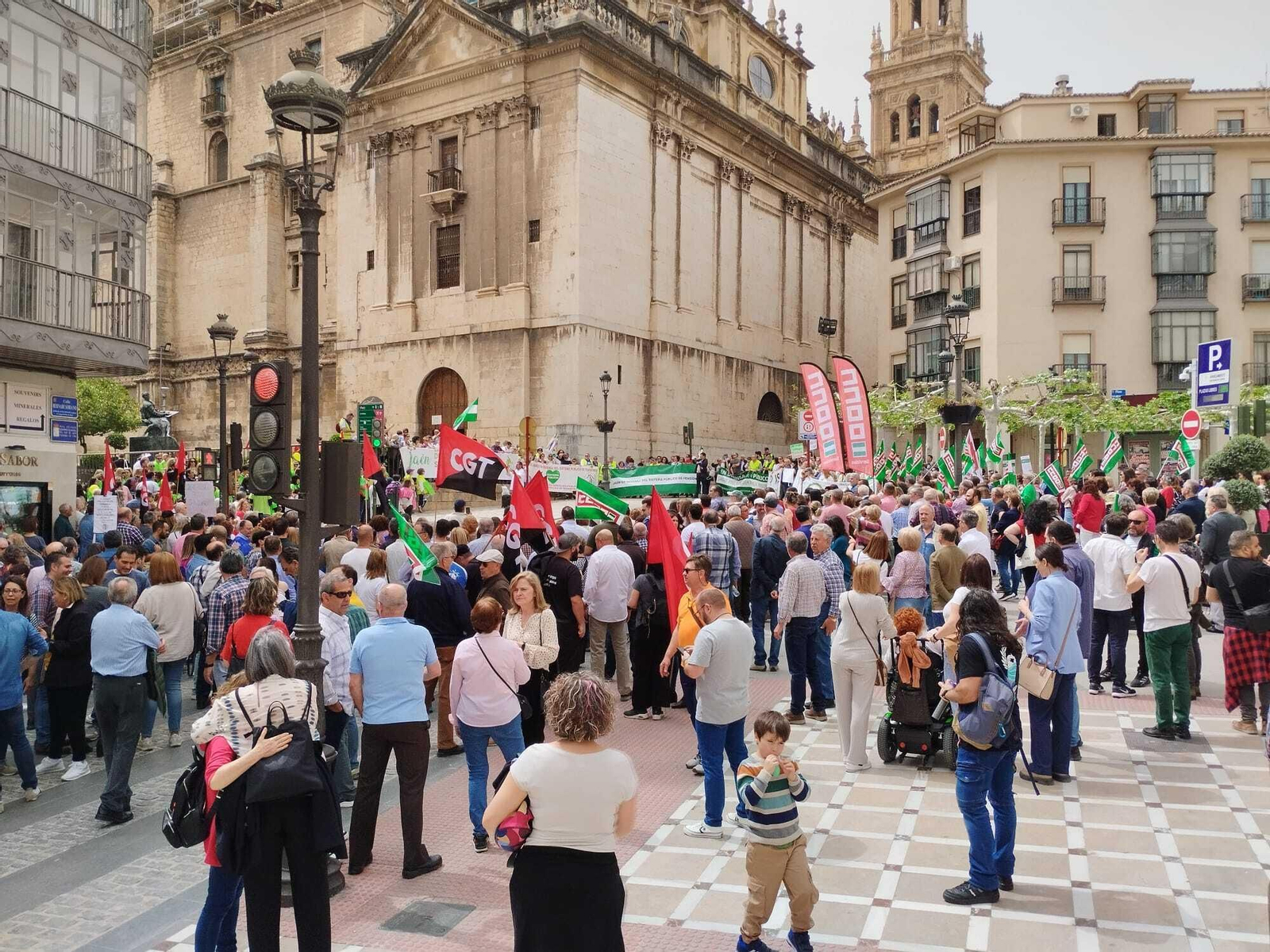 En imágenes: así ha transcurrido en Jaén la manifestación por una sanidad pública de calidad