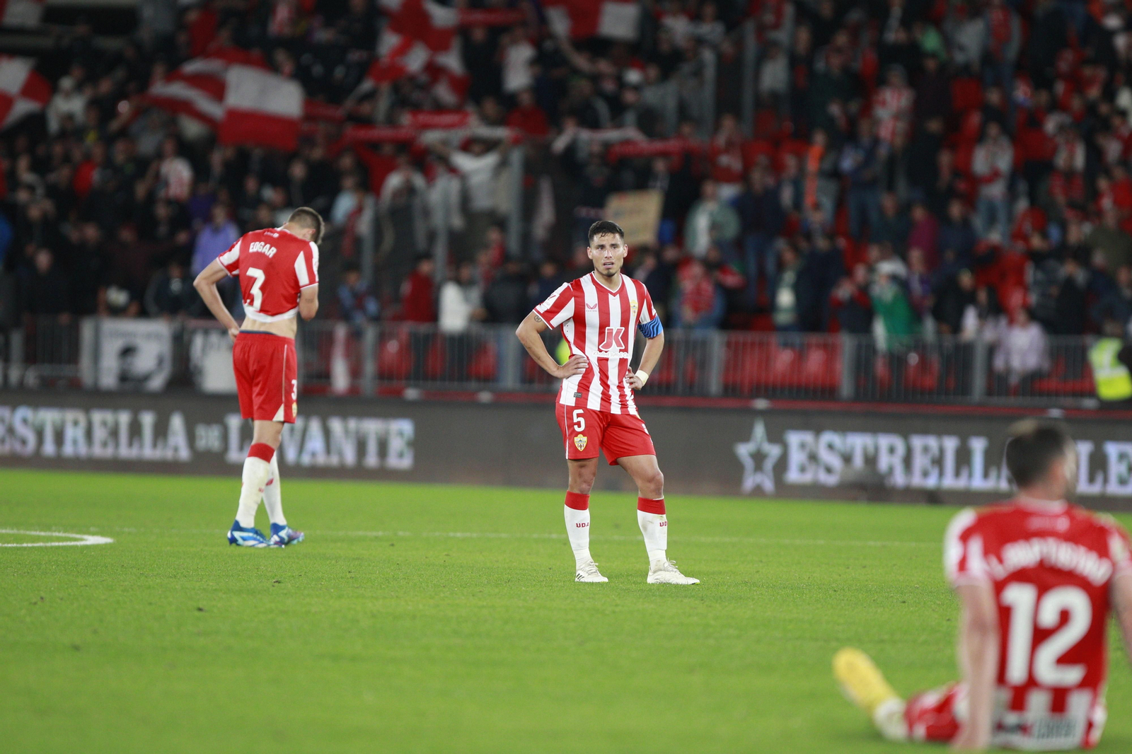 Imágenes del partido de fútbol U.D. Almería-Real Betis Balompié