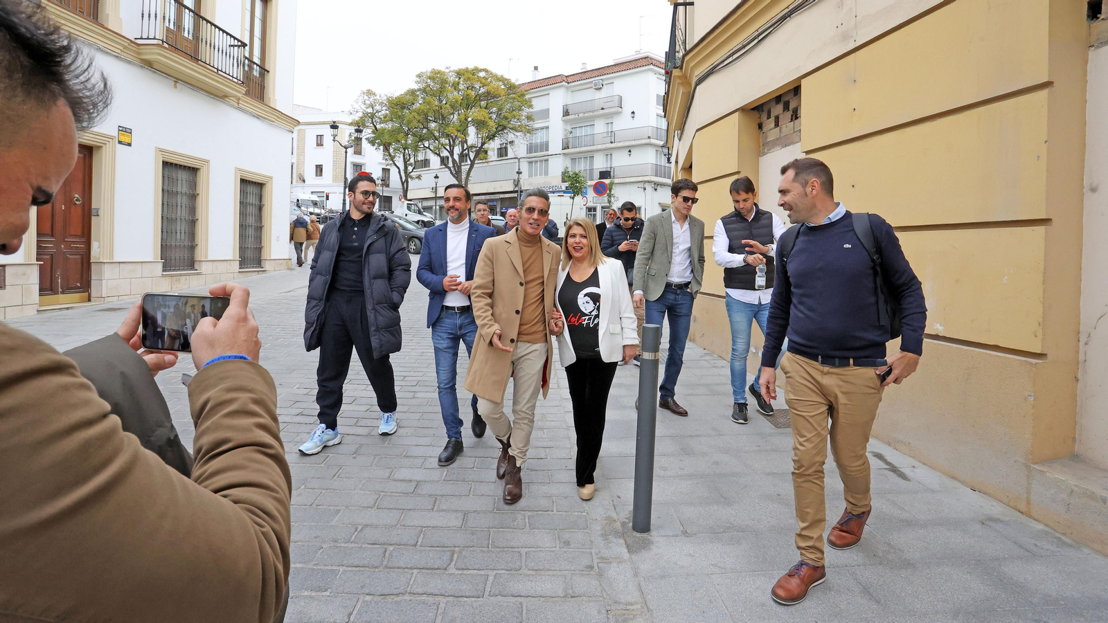 Visita a Jerez de famosos y artistas con el empresario José Luis López y Mamen Sánchez