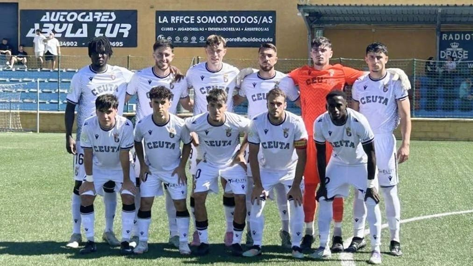 El once del Ceuta B en su estreno como local.