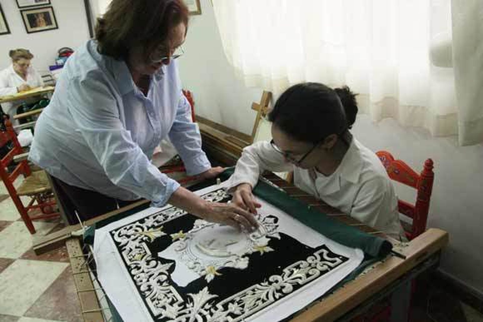 Casi cuarenta años dando puntadas