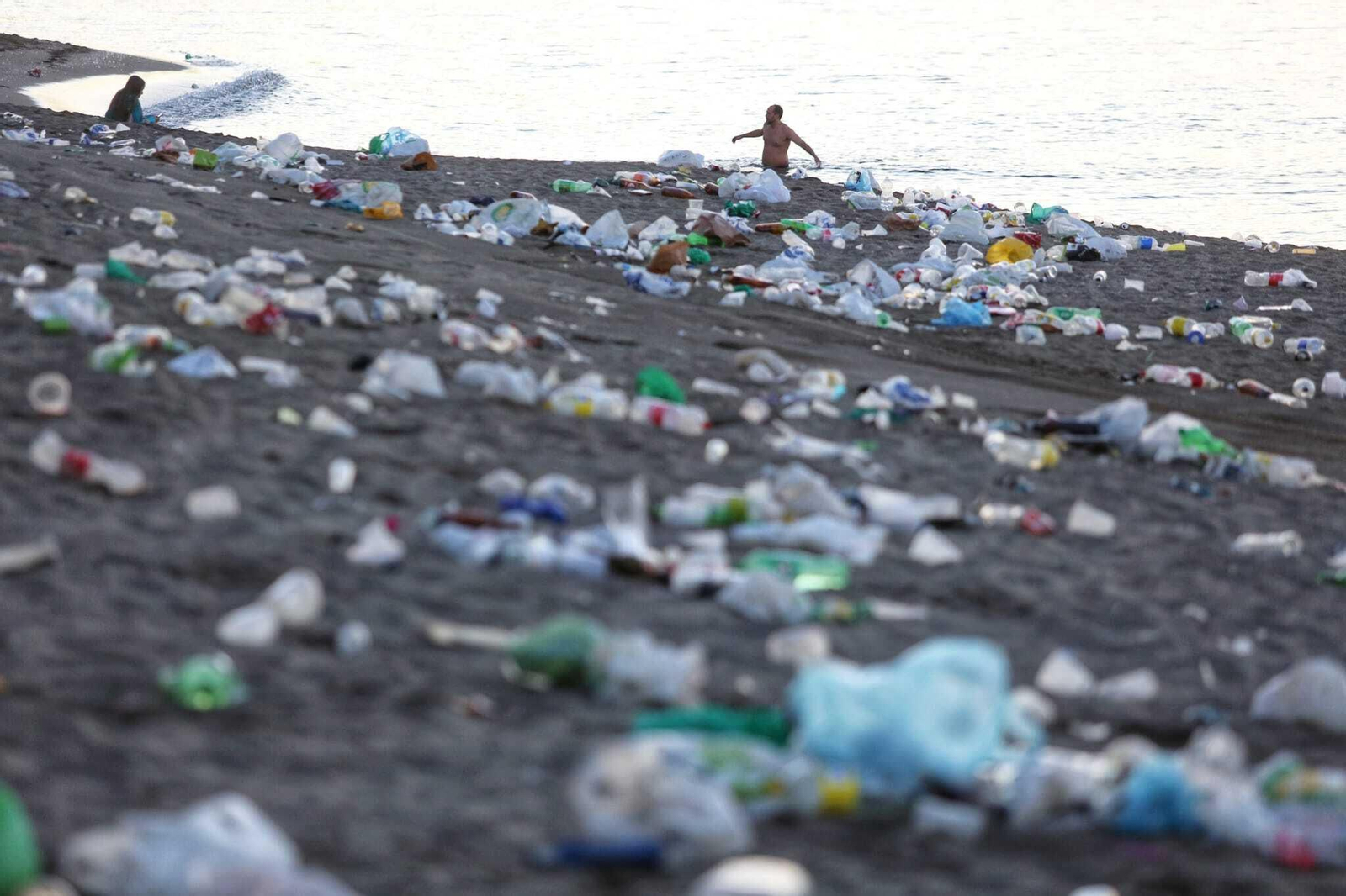 Así han amanecido las playas de Málaga tras la noche de San Juan