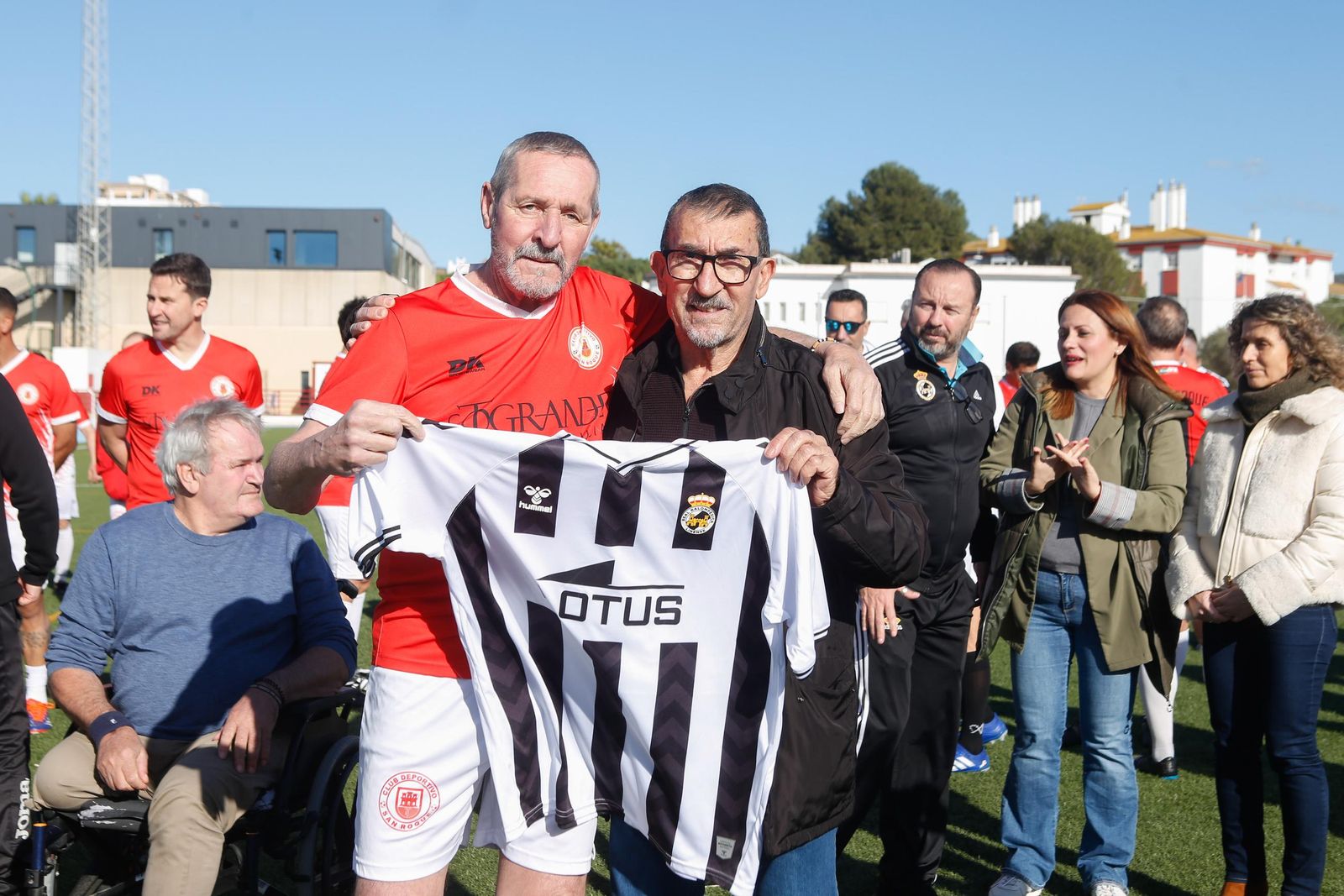 Las fotos del homenaje al exfutbolista sanroqueño Armando Hernández