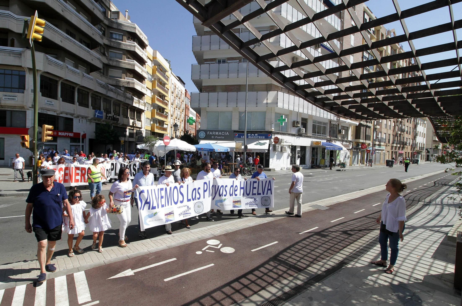 Imágenes de la manifestación "Salvemos las Playas de Huelva"