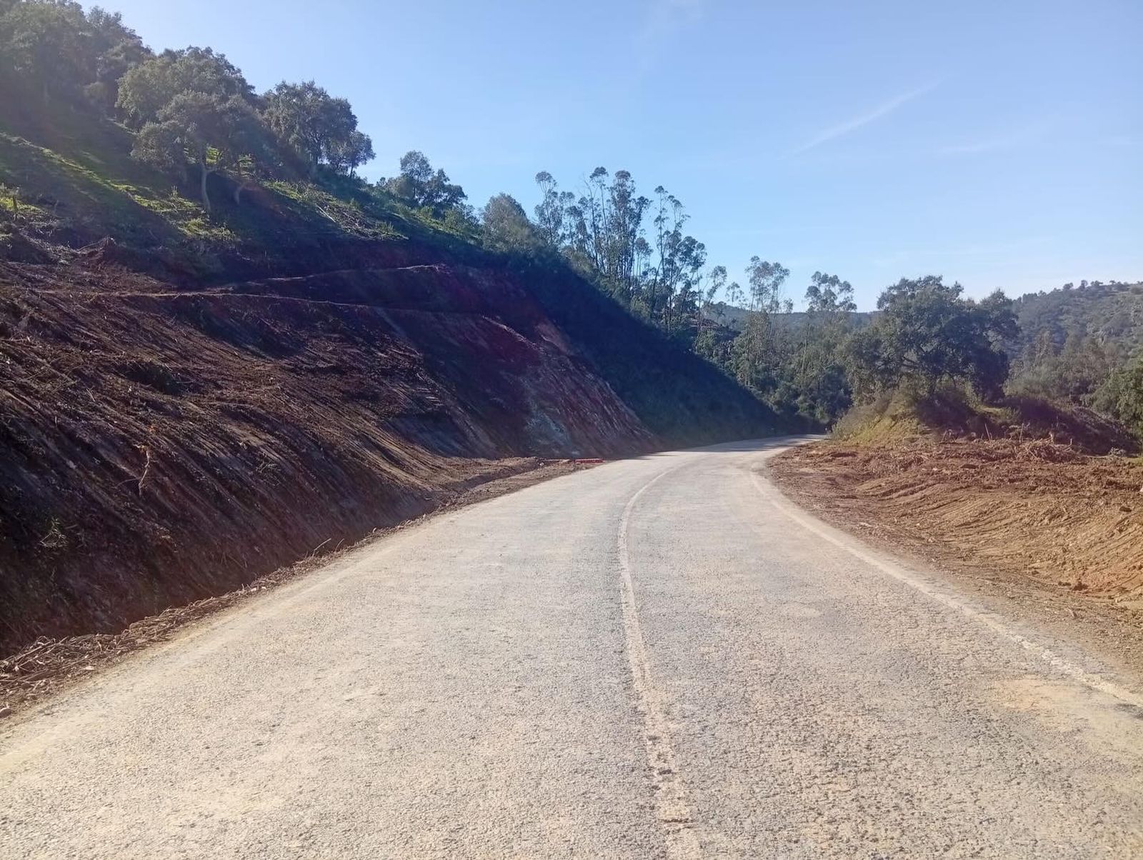 La carretera HU-8100.