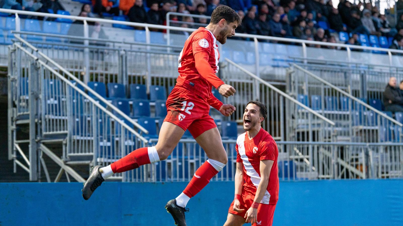 García Pascual celebra su gol, que definió el partido, en el Fernando Torres de Fuenlabrada.