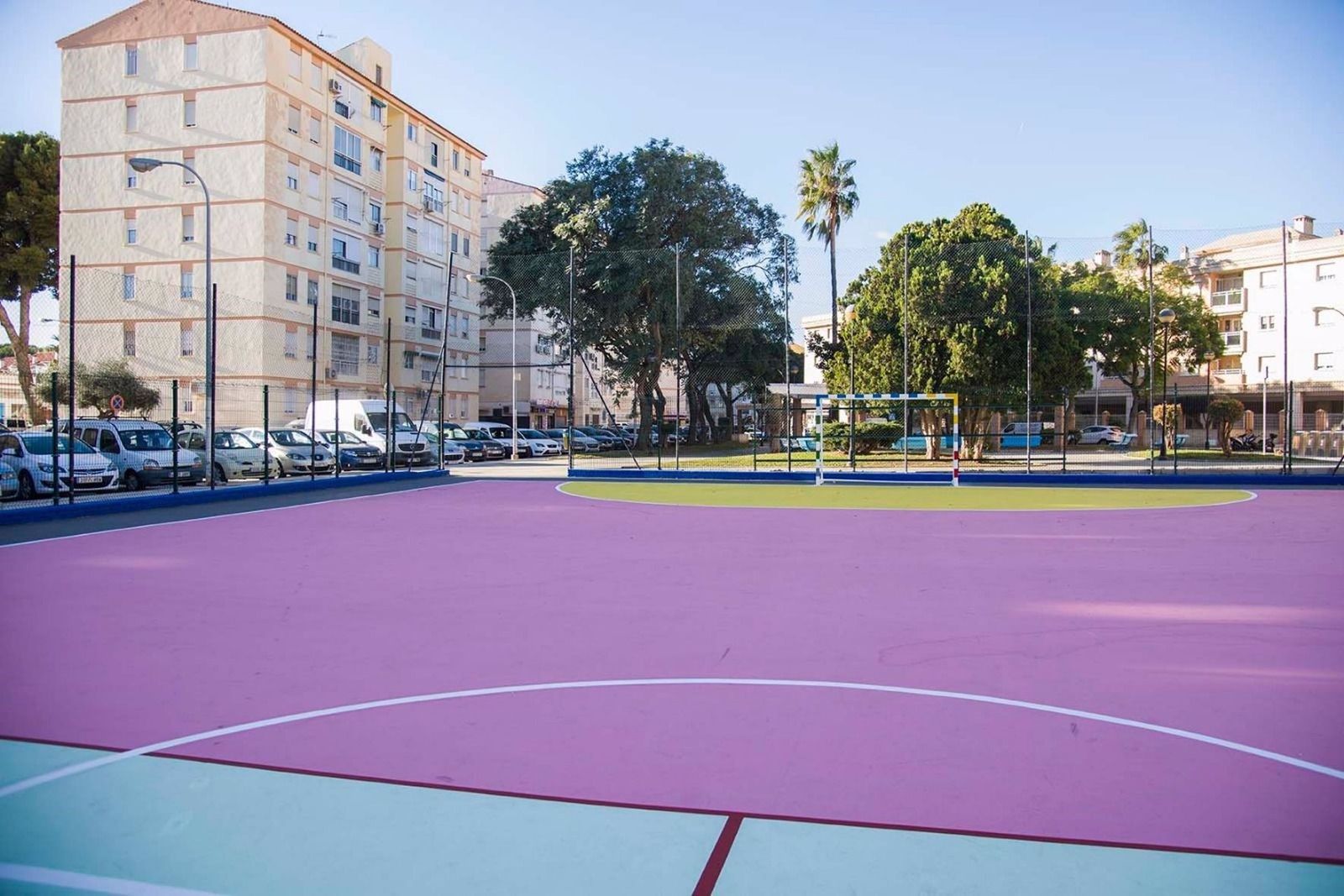 Pista polideportiva remodelada en El Calvario.