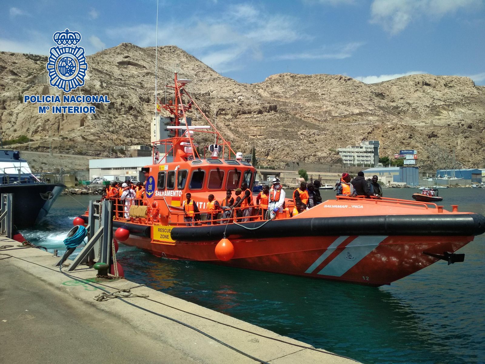 La embarcación fue interceptada por la Salvamar Spica