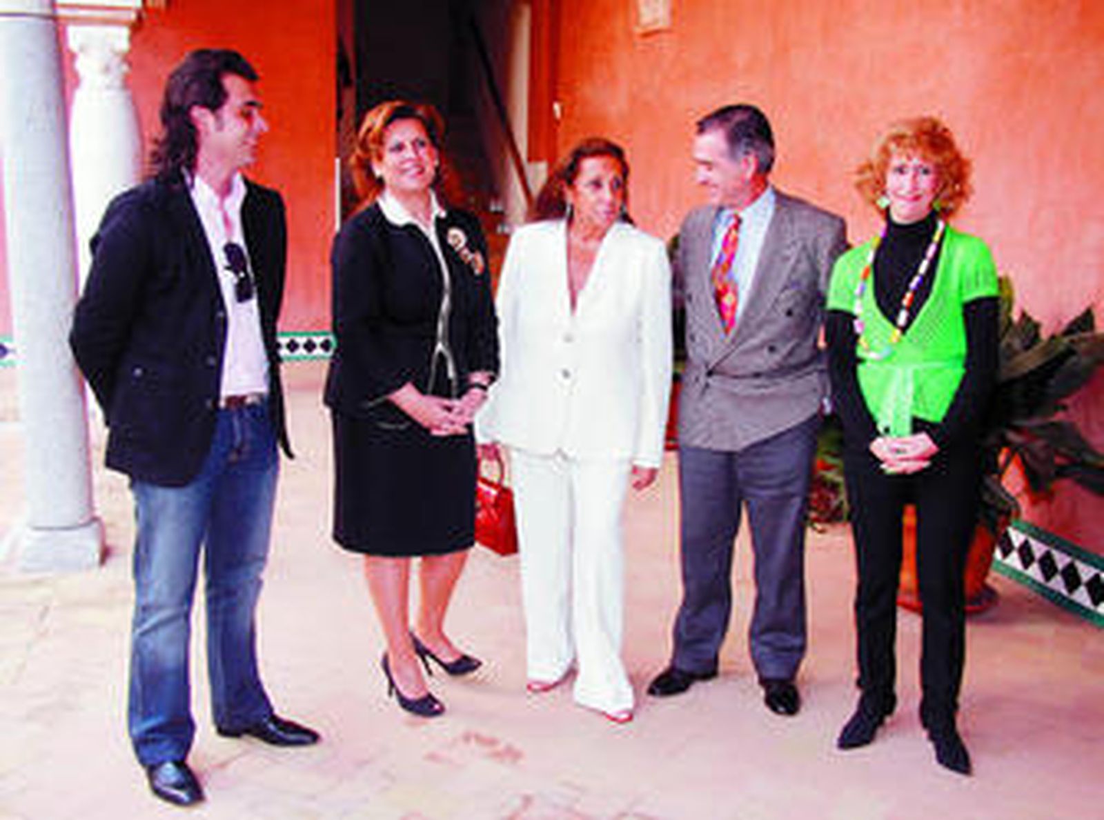 Luisa Ortega, viuda de Pavón, y el director Max Bragado.