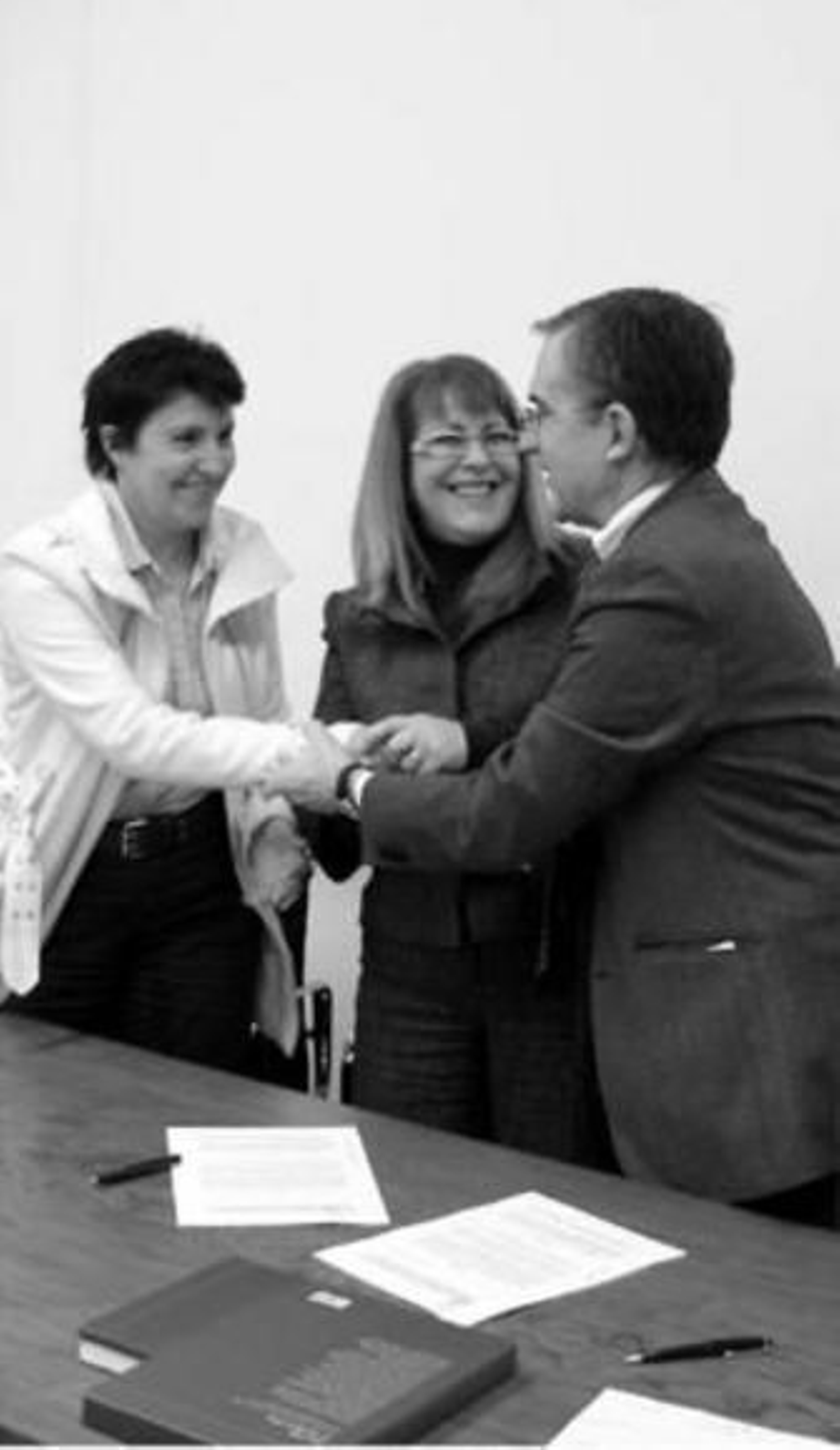 Firmantes del convenio entre la Junta y Casa de Velázquez.