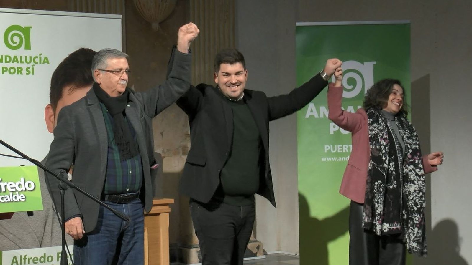 Fernández (en el centro) junto a Fernando Boy y Maribel Peinado