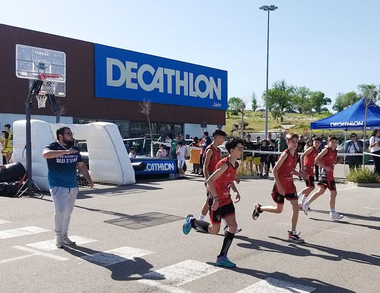 En imágenes: basket solidario de la mano del CD Bulevar en favor de ALES