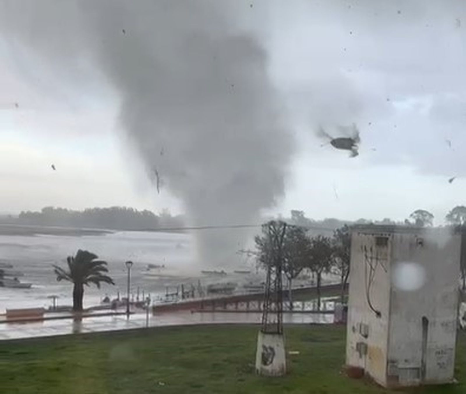 Manga de agua en Isla Cristina