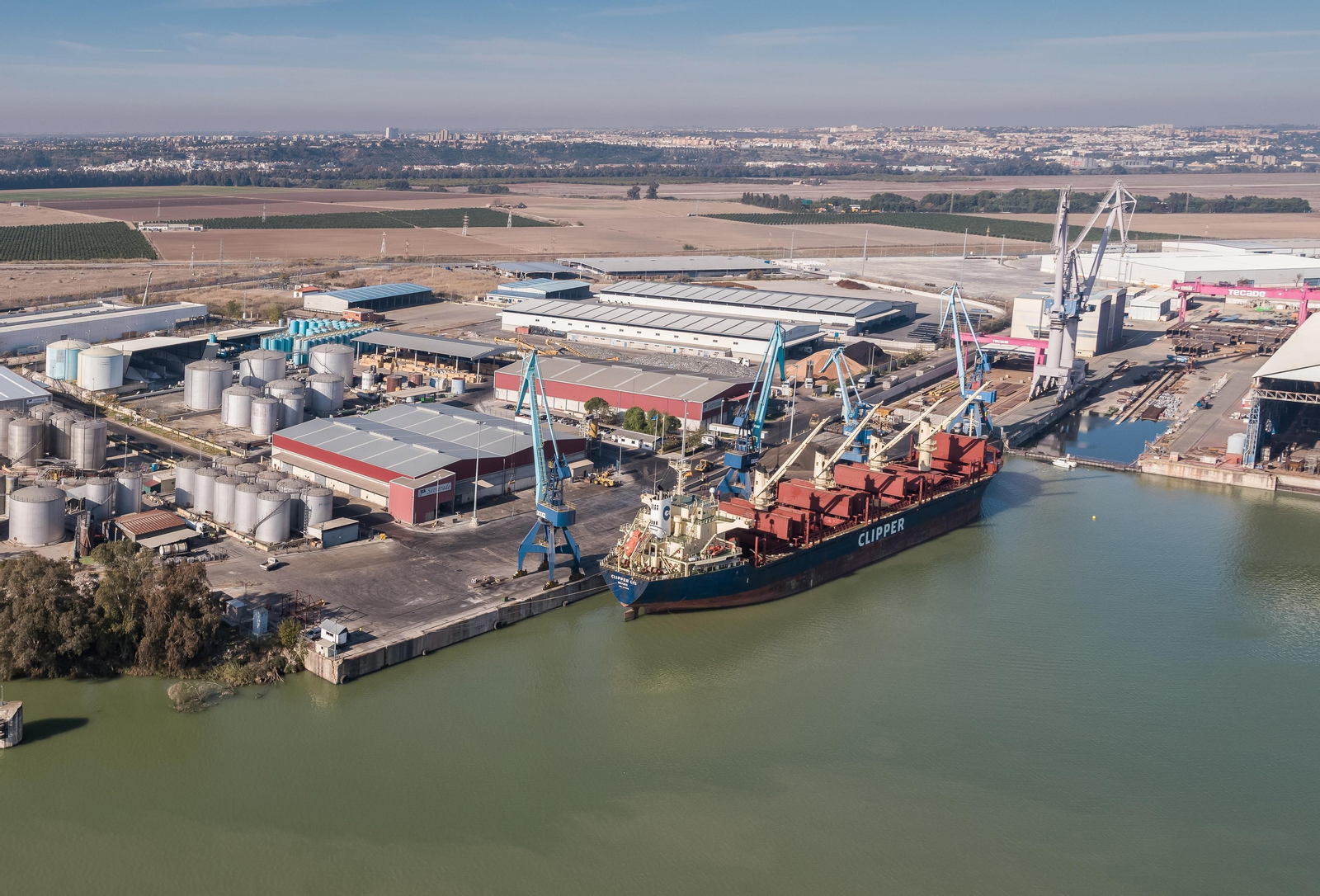 Vista aérea de la zona franca de Sevilla en el Puerto.
