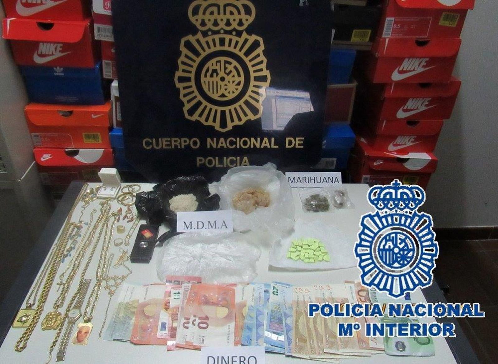 Detenida una pareja que vendía drogas